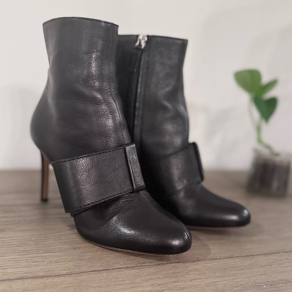 Valentino Garavani Women's Bow-embellished Booties | 7.5